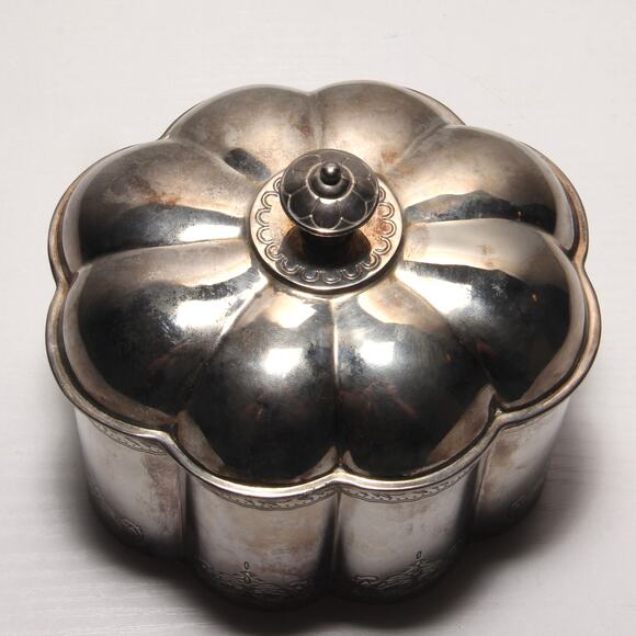 Vintage Godinger Silver Plated Scalloped Edge Trinket Box Red Velvet Lining 1994 - Picture 6 of 7